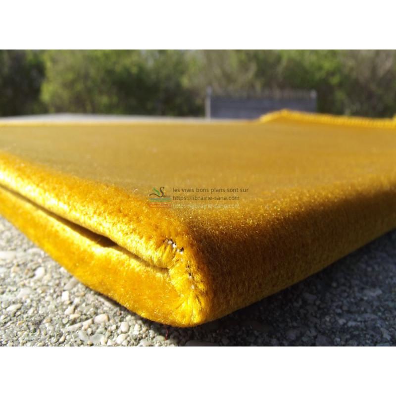 tapis-de-priere-velours-luxe-couleur-unie-jaune-doree